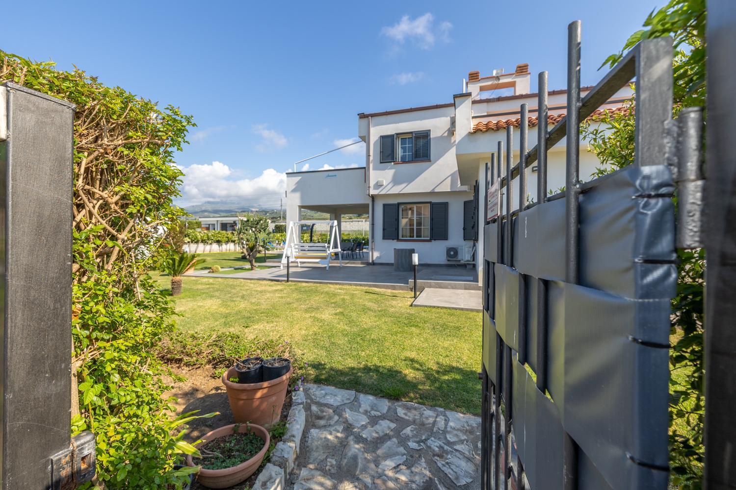 Sole Mare Deluxe Villa กัมโปเฟลิเช ดิ โรชเชลลา ภายนอก รูปภาพ